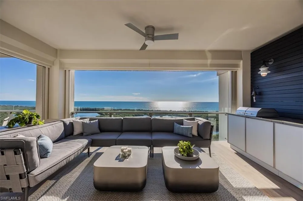 6897 Grenadier Blvd, Naples, FL 34108