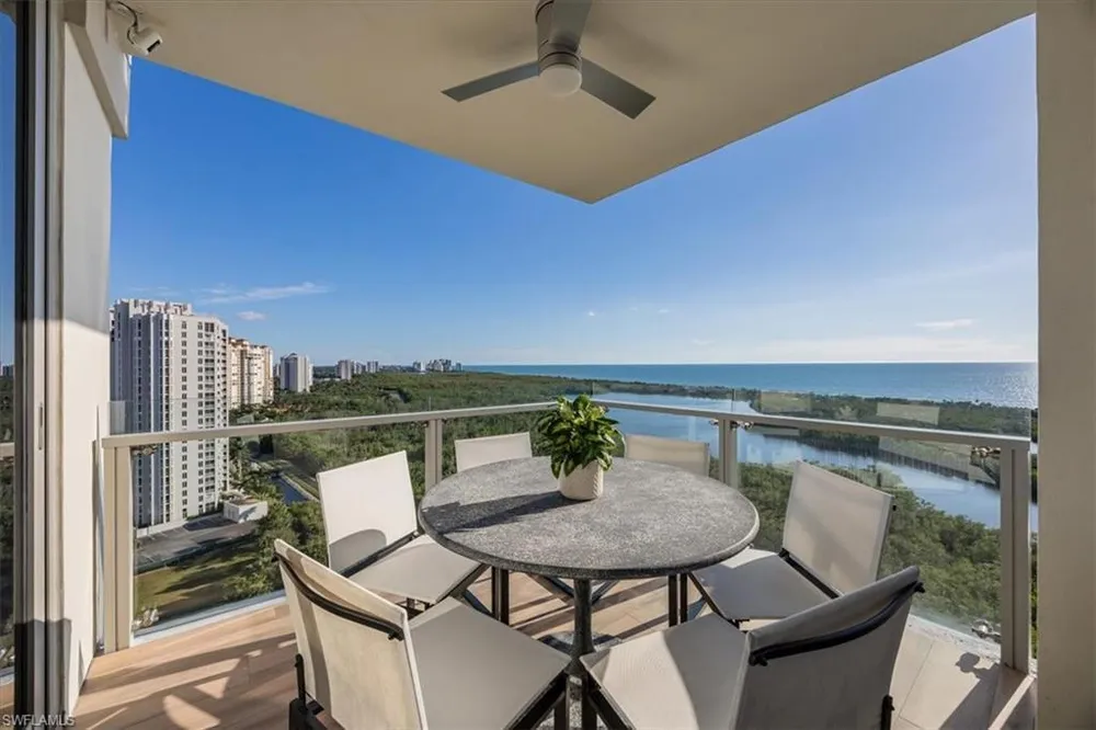 6897 Grenadier Blvd, Naples, FL 34108