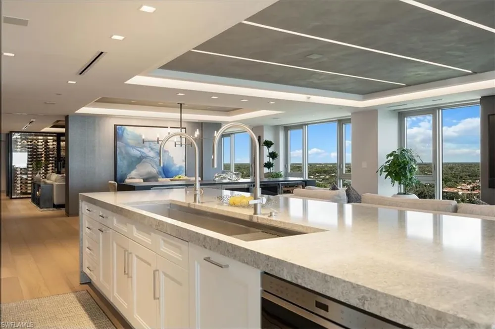 6897 Grenadier Blvd, Naples, FL 34108