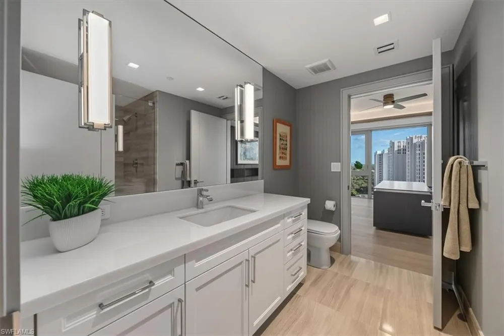 6897 Grenadier Blvd, Naples, FL 34108