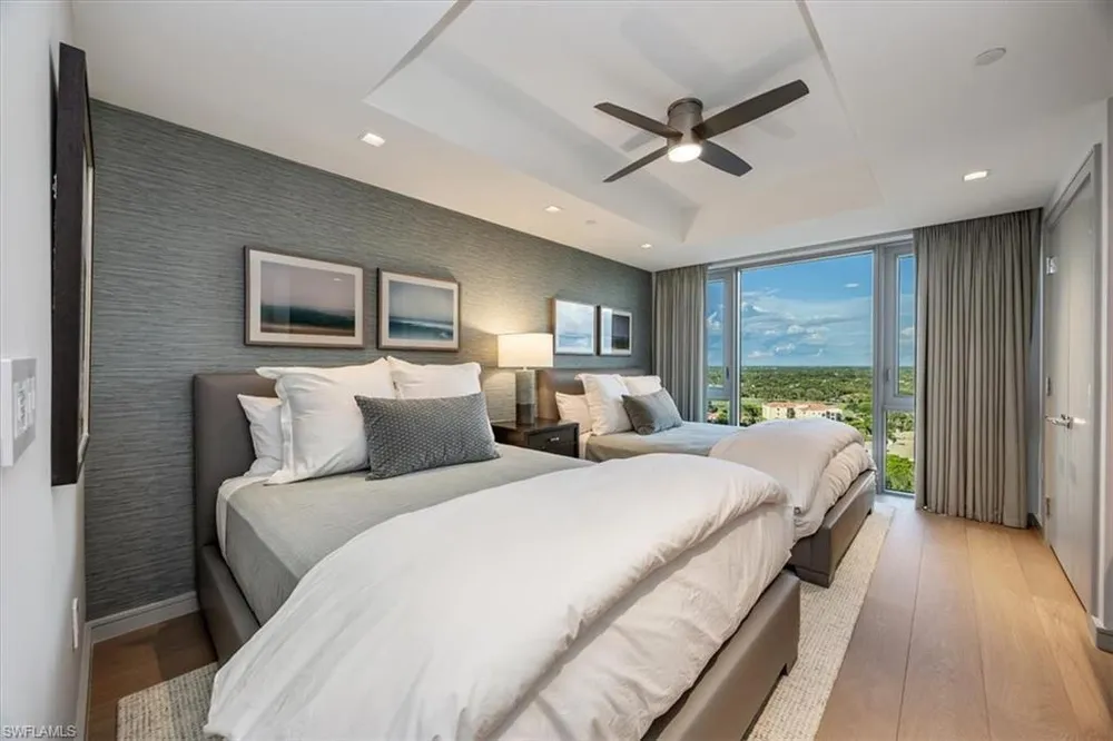 6897 Grenadier Blvd, Naples, FL 34108