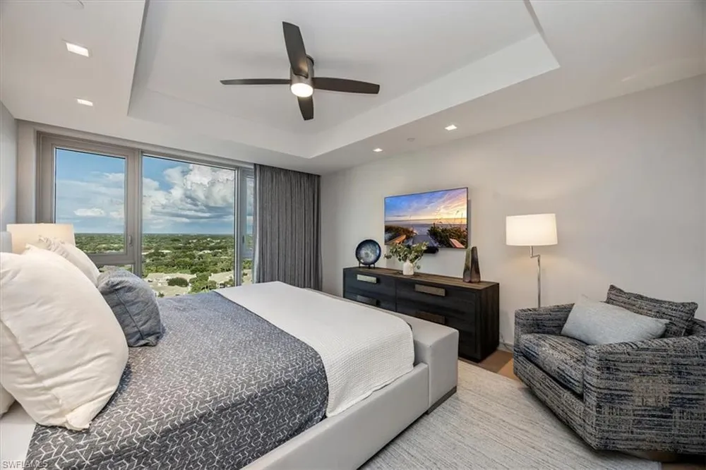6897 Grenadier Blvd, Naples, FL 34108