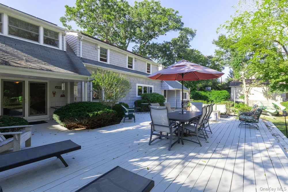 59 Union Ave, Center Moriches, NY 11934