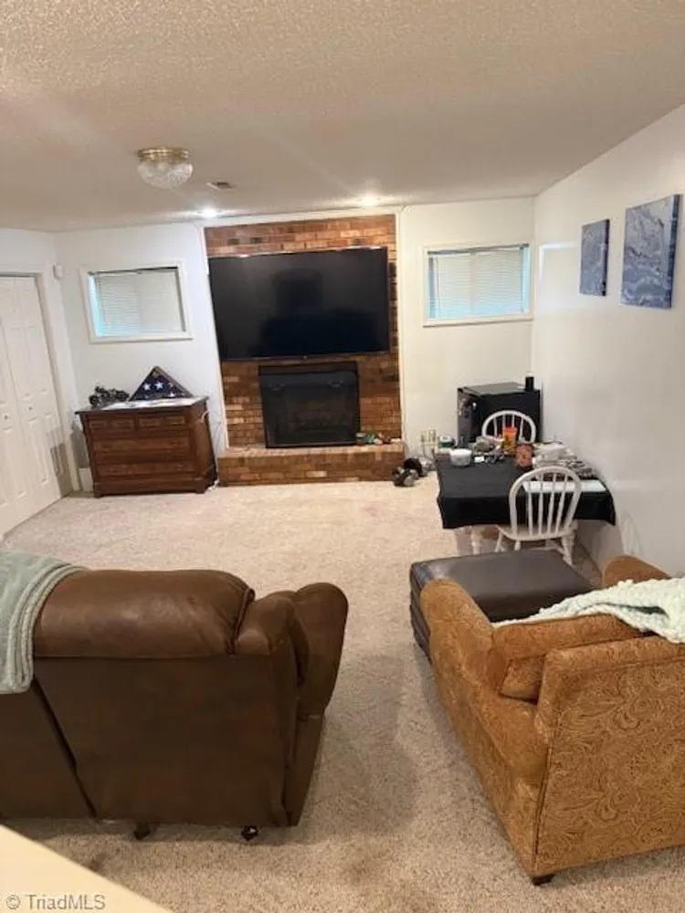 4104 Moss Brook Dr, Winston Salem, NC 27127