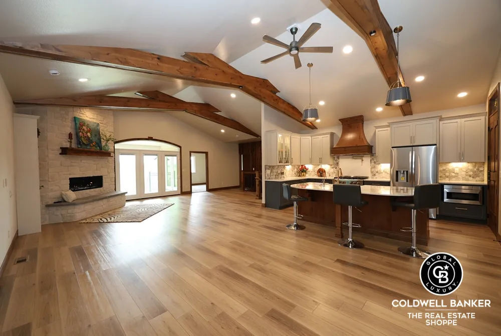 306 Grandview Circle, Garden City, KS 67846