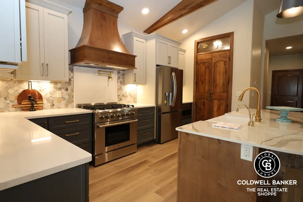 306 Grandview Circle, Garden City, KS 67846