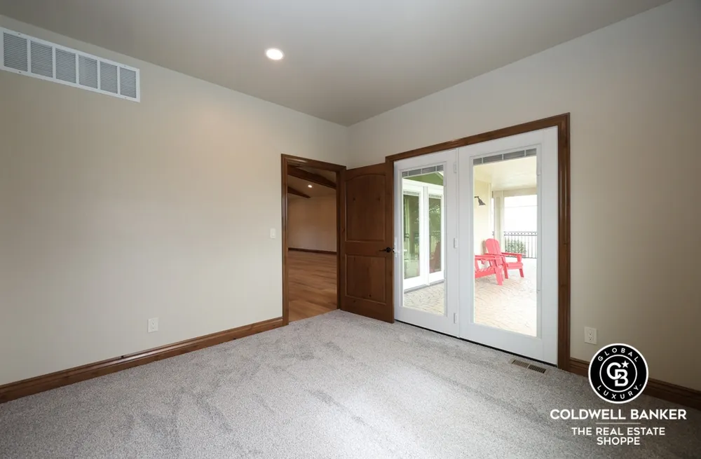 306 Grandview Circle, Garden City, KS 67846
