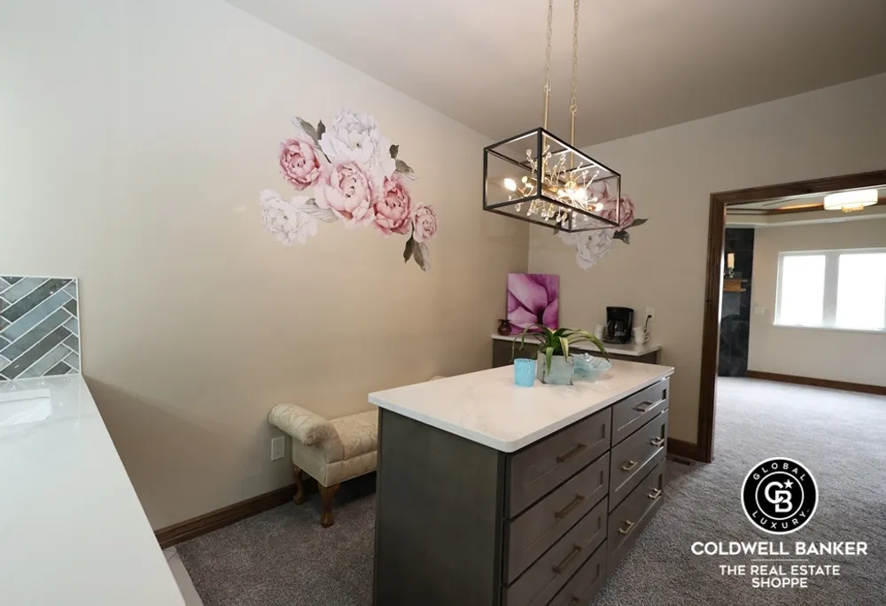306 Grandview Circle, Garden City, KS 67846