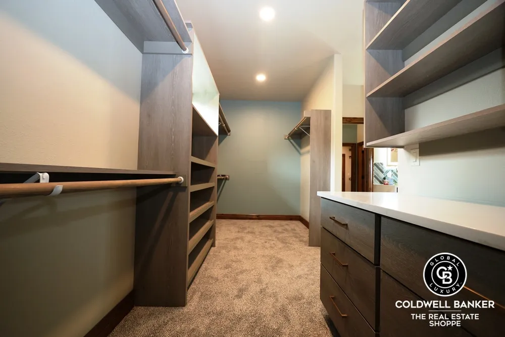 306 Grandview Circle, Garden City, KS 67846
