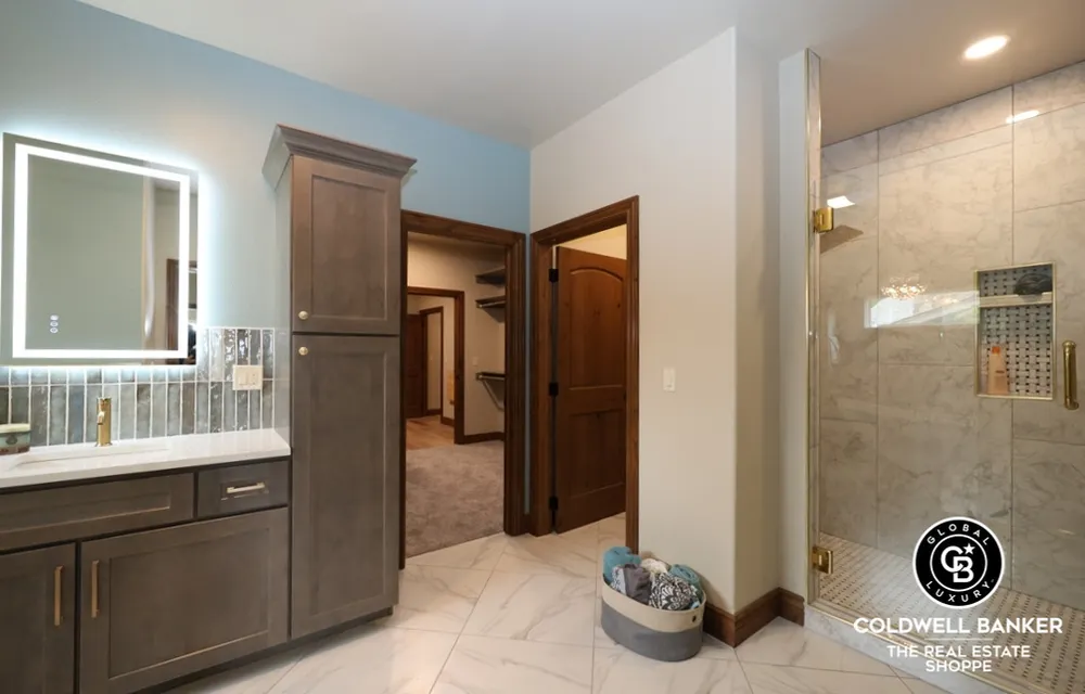 306 Grandview Circle, Garden City, KS 67846
