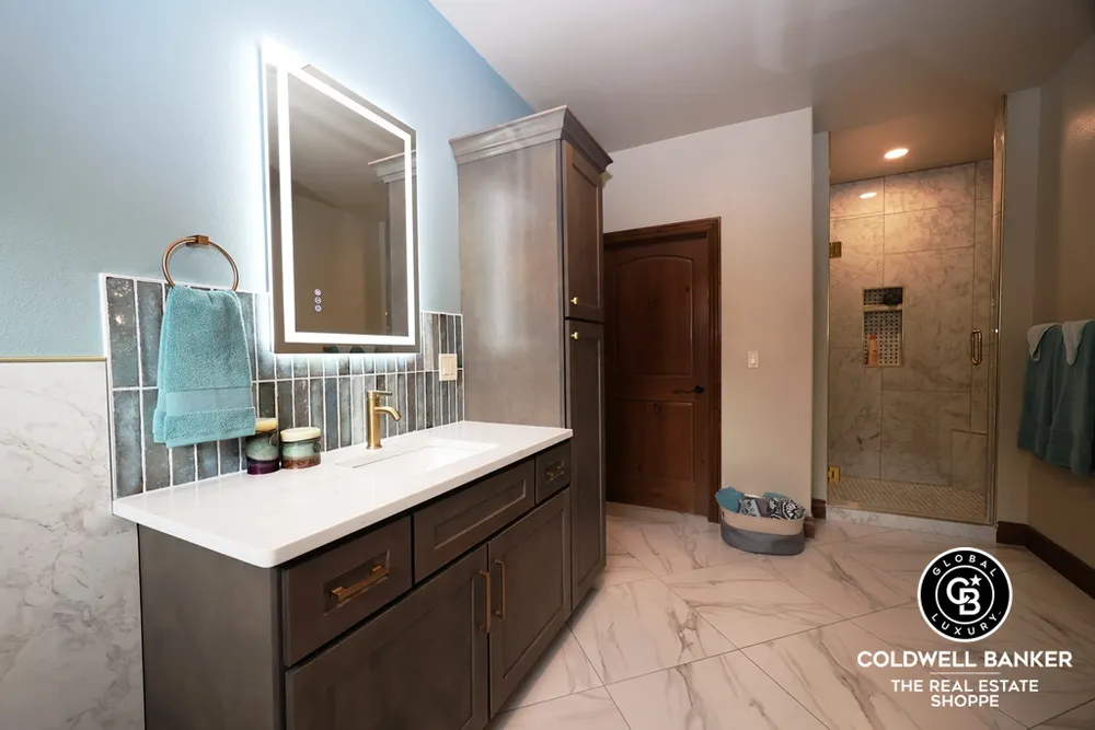 306 Grandview Circle, Garden City, KS 67846
