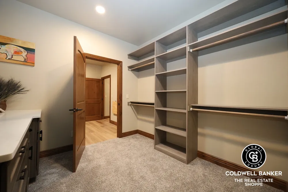 306 Grandview Circle, Garden City, KS 67846