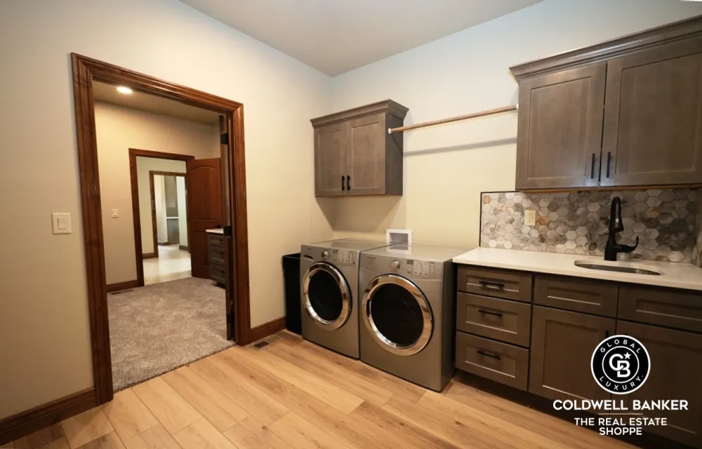 306 Grandview Circle, Garden City, KS 67846