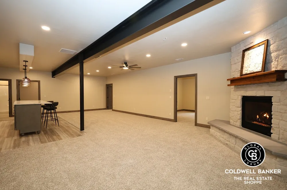 306 Grandview Circle, Garden City, KS 67846