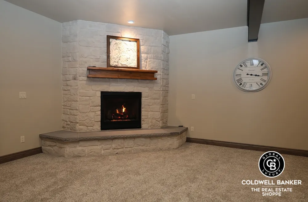 306 Grandview Circle, Garden City, KS 67846