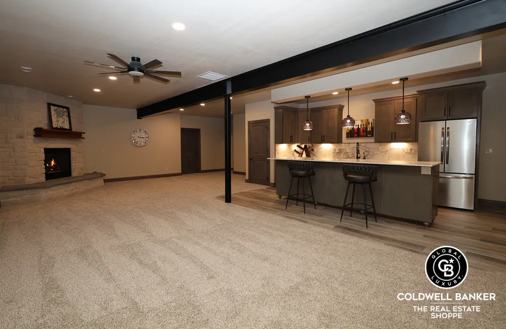 306 Grandview Circle, Garden City, KS 67846