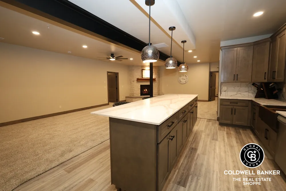 306 Grandview Circle, Garden City, KS 67846