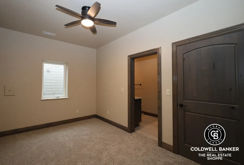 306 Grandview Circle, Garden City, KS 67846