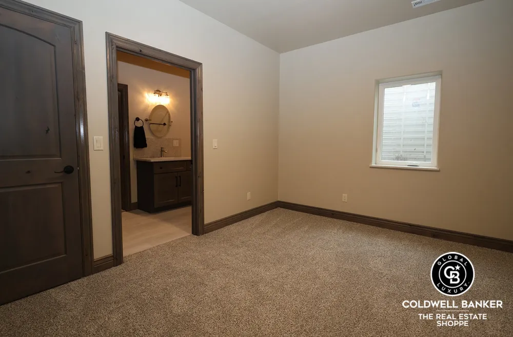 306 Grandview Circle, Garden City, KS 67846