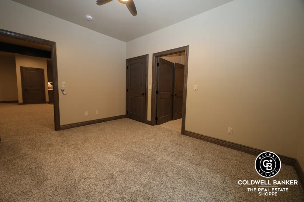 306 Grandview Circle, Garden City, KS 67846