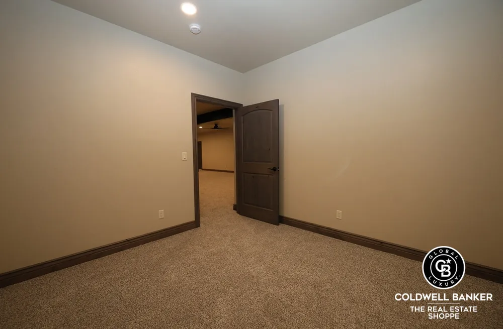 306 Grandview Circle, Garden City, KS 67846