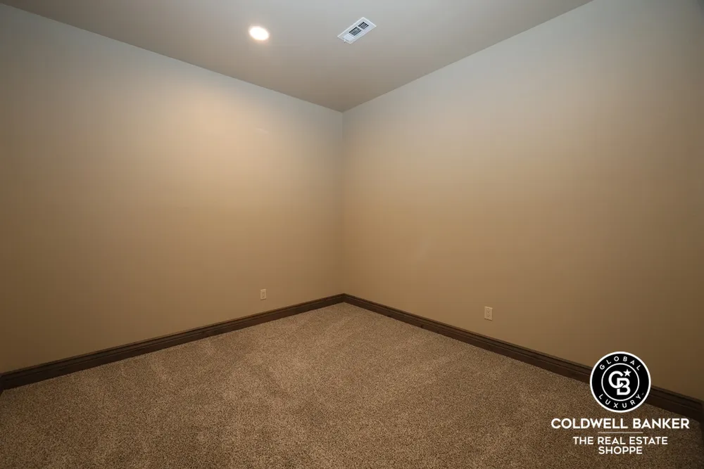 306 Grandview Circle, Garden City, KS 67846