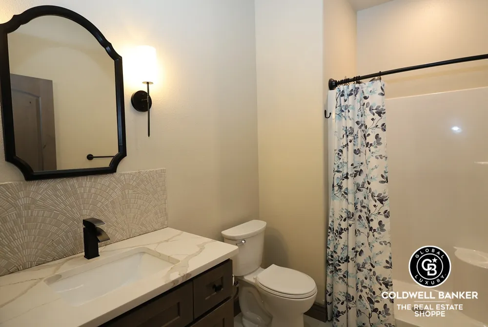 306 Grandview Circle, Garden City, KS 67846