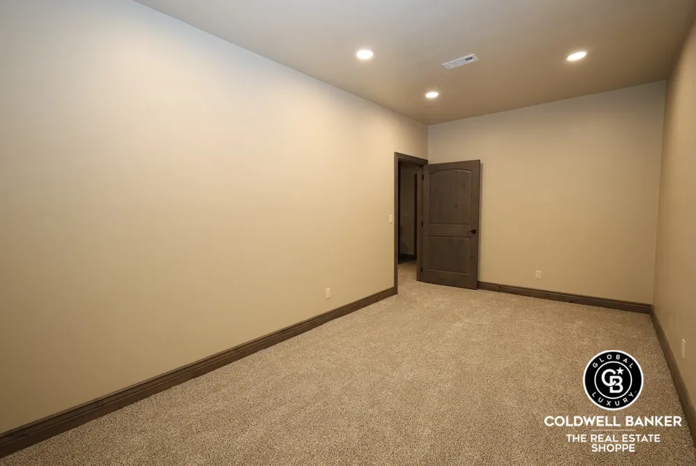 306 Grandview Circle, Garden City, KS 67846