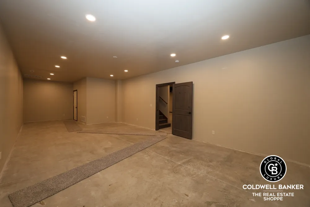 306 Grandview Circle, Garden City, KS 67846