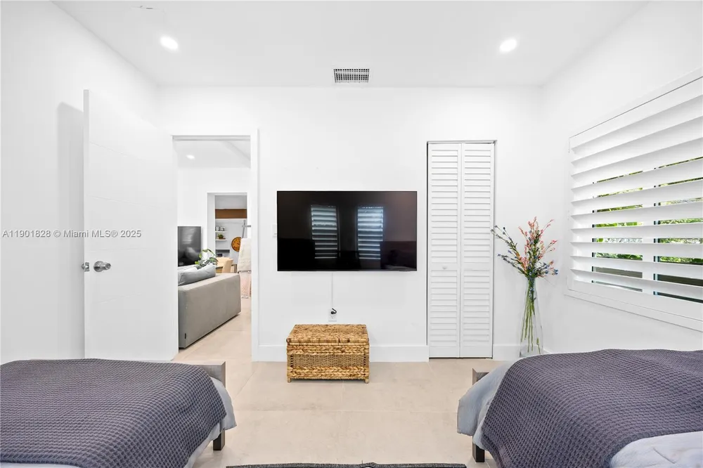 11 NW 45th St, Miami, FL 33127