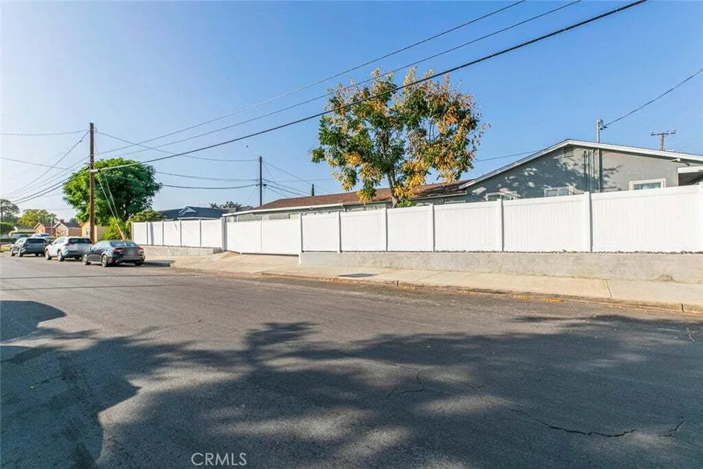 7803 Clybourn Ave, Sun Valley, CA 91352