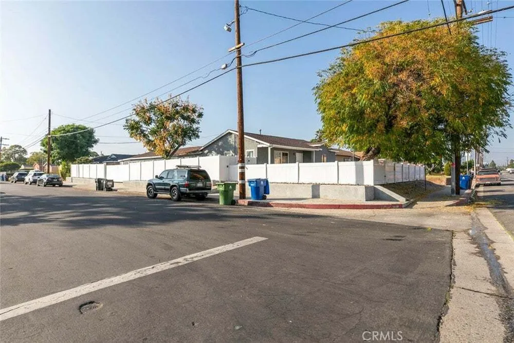 7803 Clybourn Ave, Sun Valley, CA 91352