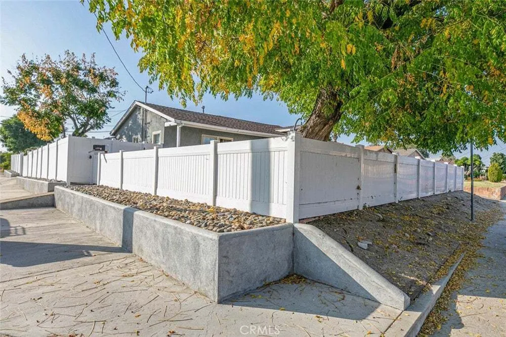 7803 Clybourn Ave, Sun Valley, CA 91352