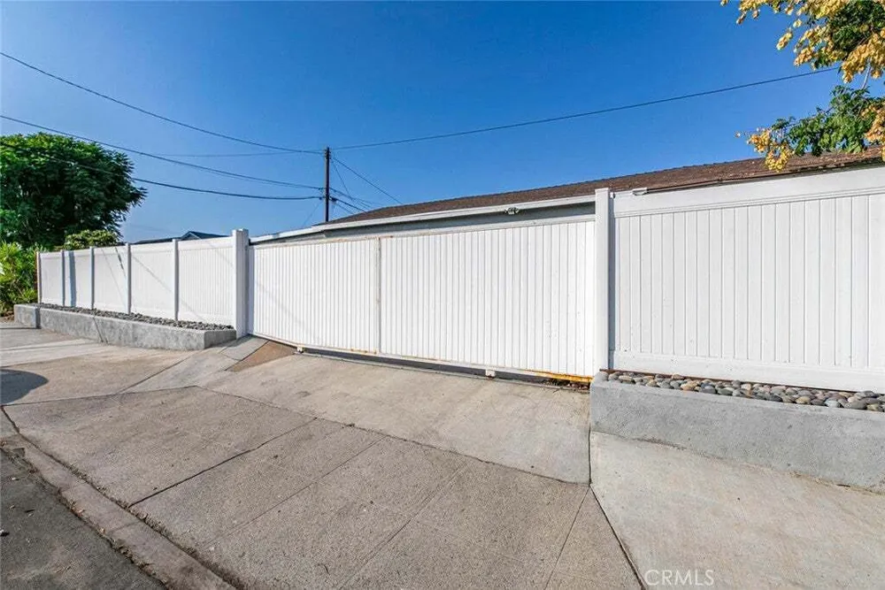 7803 Clybourn Ave, Sun Valley, CA 91352