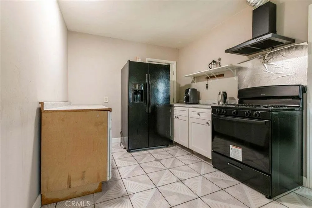 7803 Clybourn Ave, Sun Valley, CA 91352