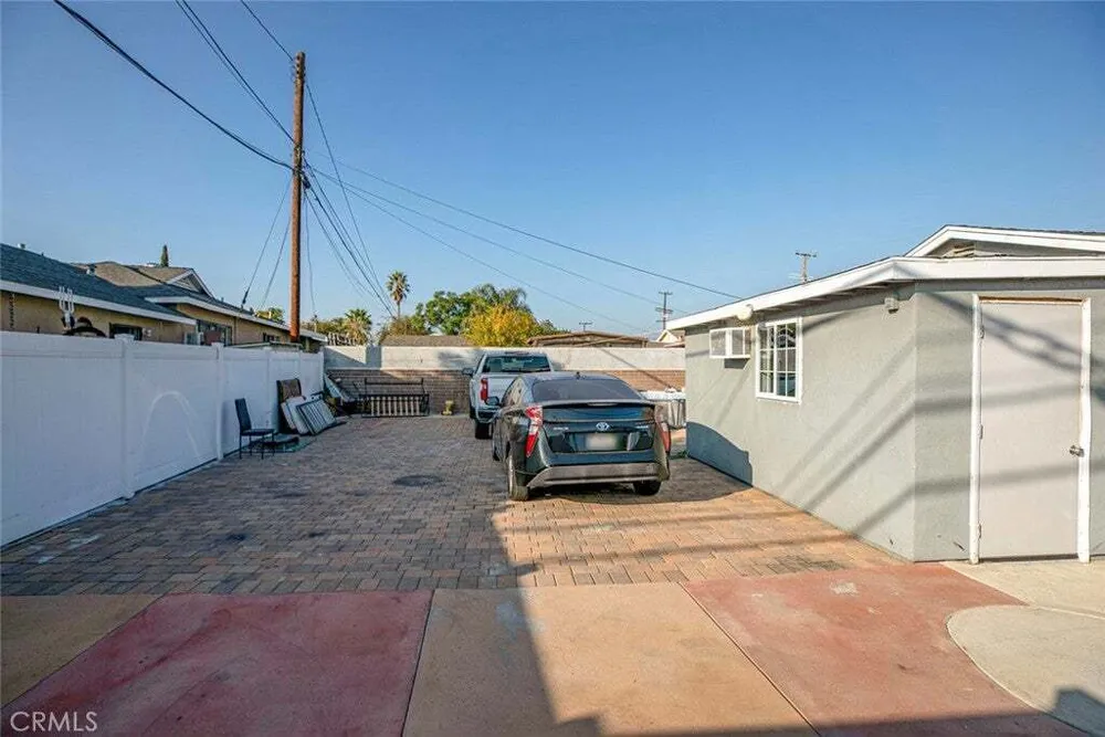 7803 Clybourn Ave, Sun Valley, CA 91352