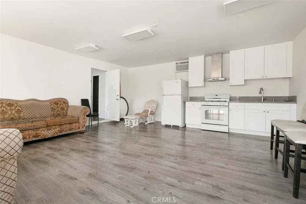 7803 Clybourn Ave, Sun Valley, CA 91352
