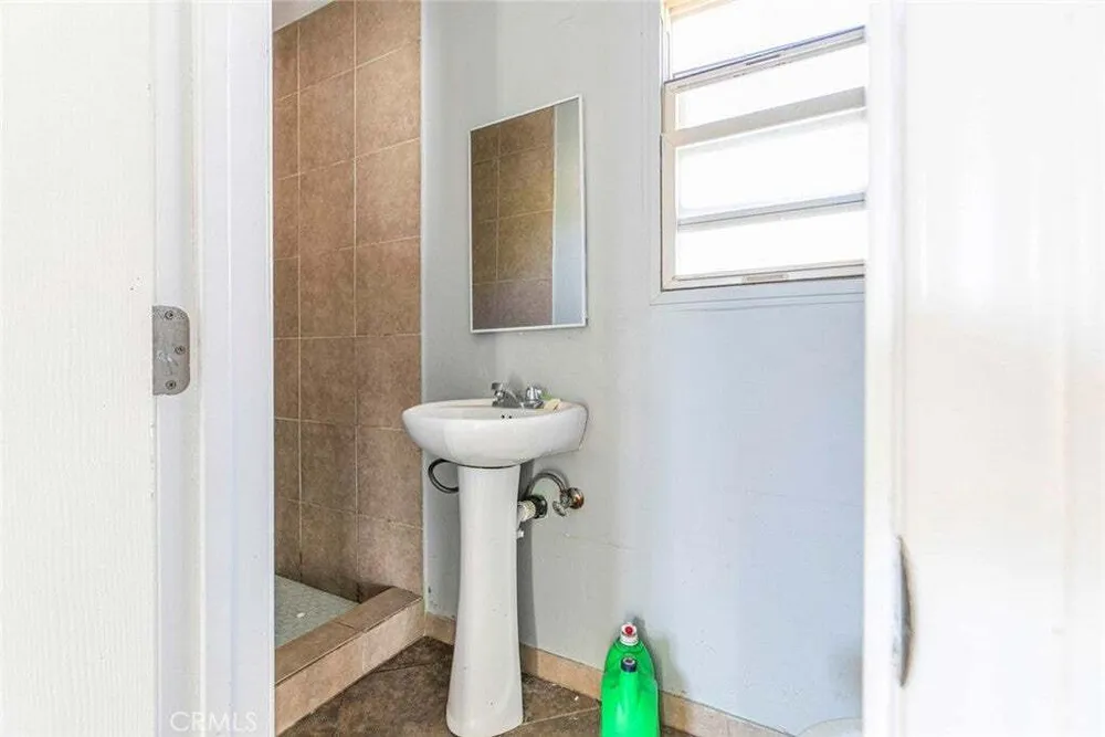 7803 Clybourn Ave, Sun Valley, CA 91352