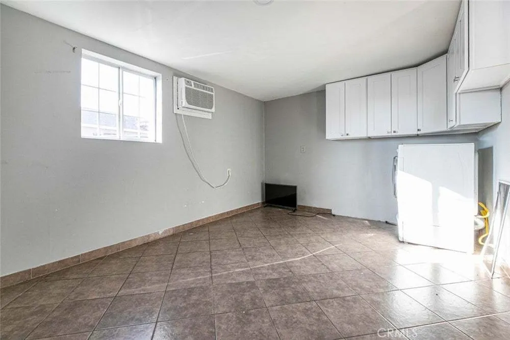 7803 Clybourn Ave, Sun Valley, CA 91352