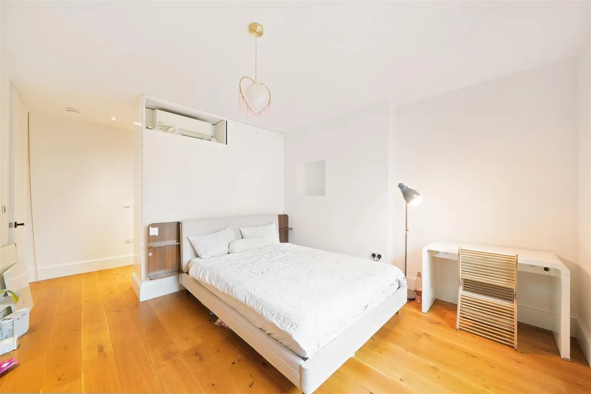 Brondesbury Park, London, NW2