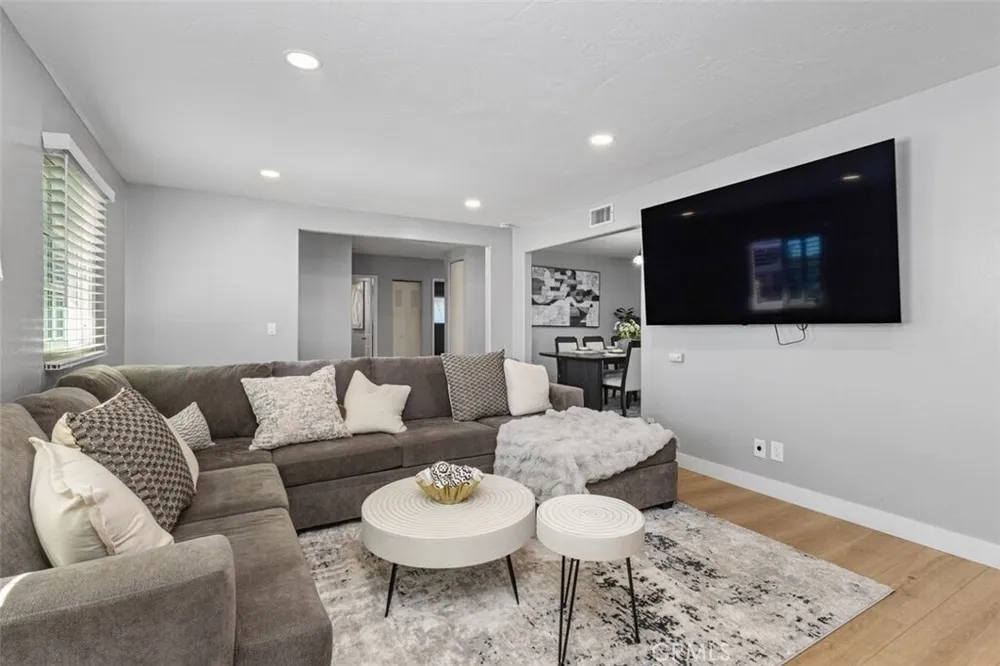 123 E Wilson Ave, Orange, CA 92867