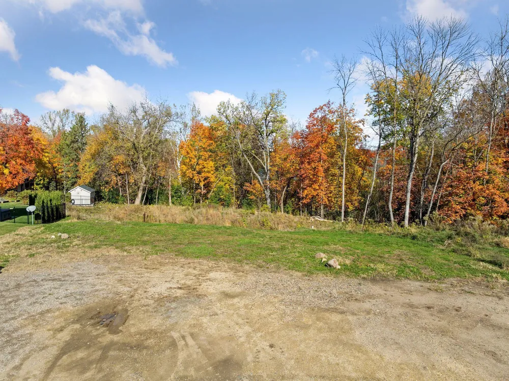 1050 Old Long Lake Rd, Wayzata, MN 55391
