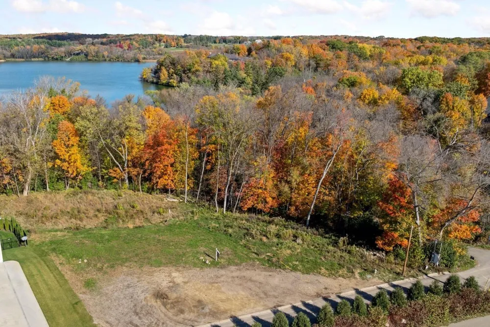 1050 Old Long Lake Rd, Wayzata, MN 55391