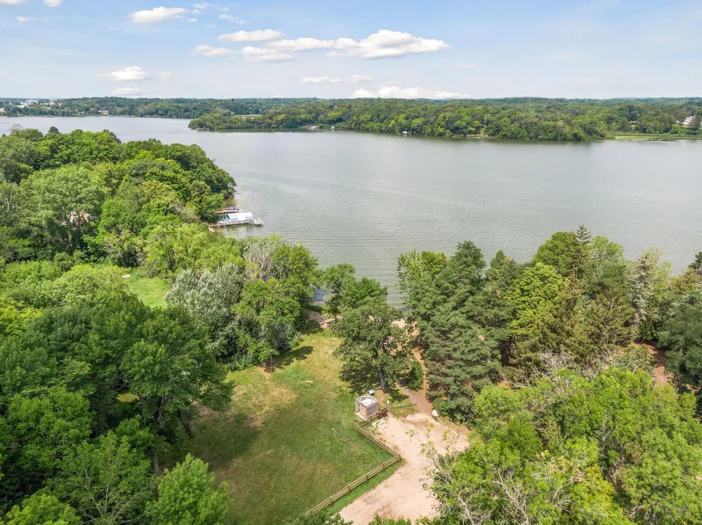 1050 Old Long Lake Rd, Wayzata, MN 55391