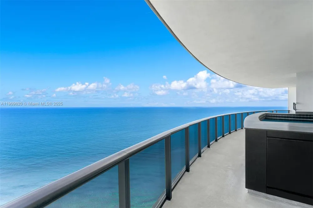 18555 Collins Ave, Sunny Isles Beach, FL 33160