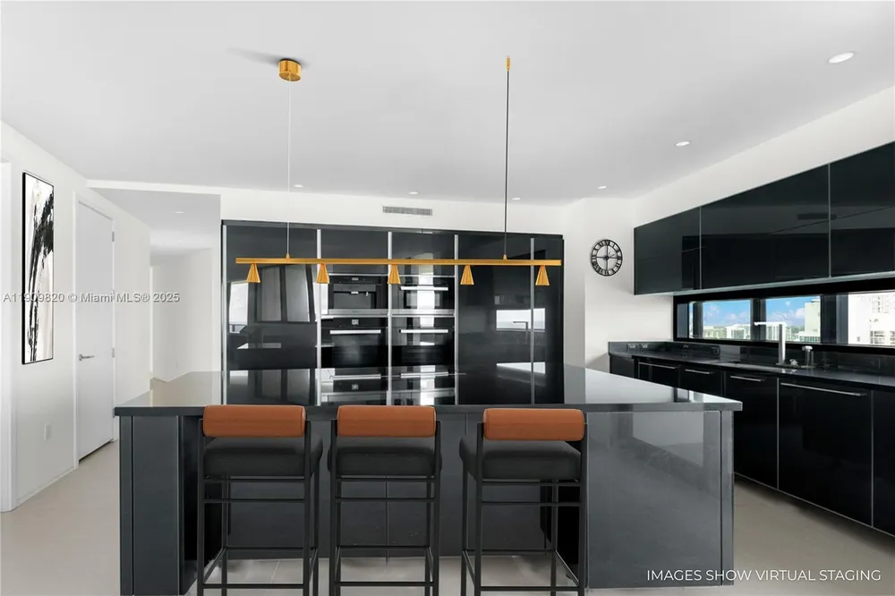 18555 Collins Ave, Sunny Isles Beach, FL 33160