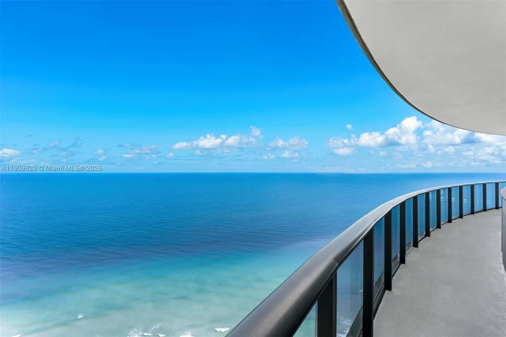 18555 Collins Ave, Sunny Isles Beach, FL 33160