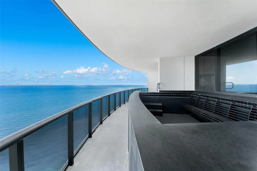 18555 Collins Ave, Sunny Isles Beach, FL 33160