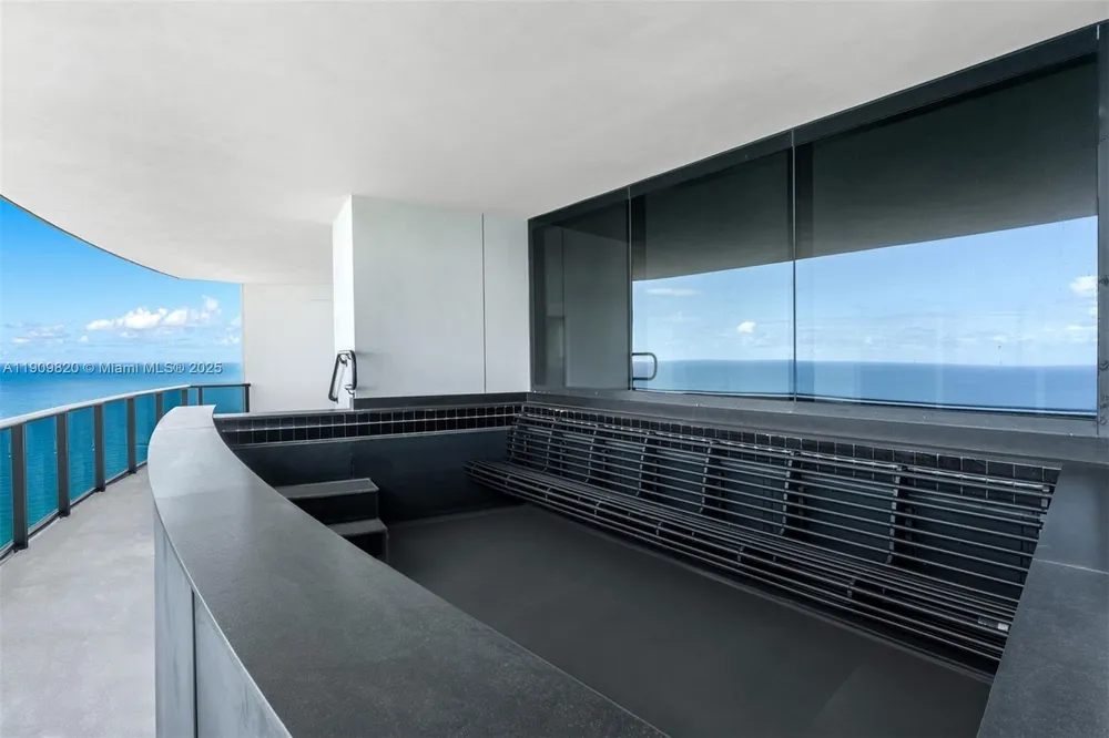 18555 Collins Ave, Sunny Isles Beach, FL 33160