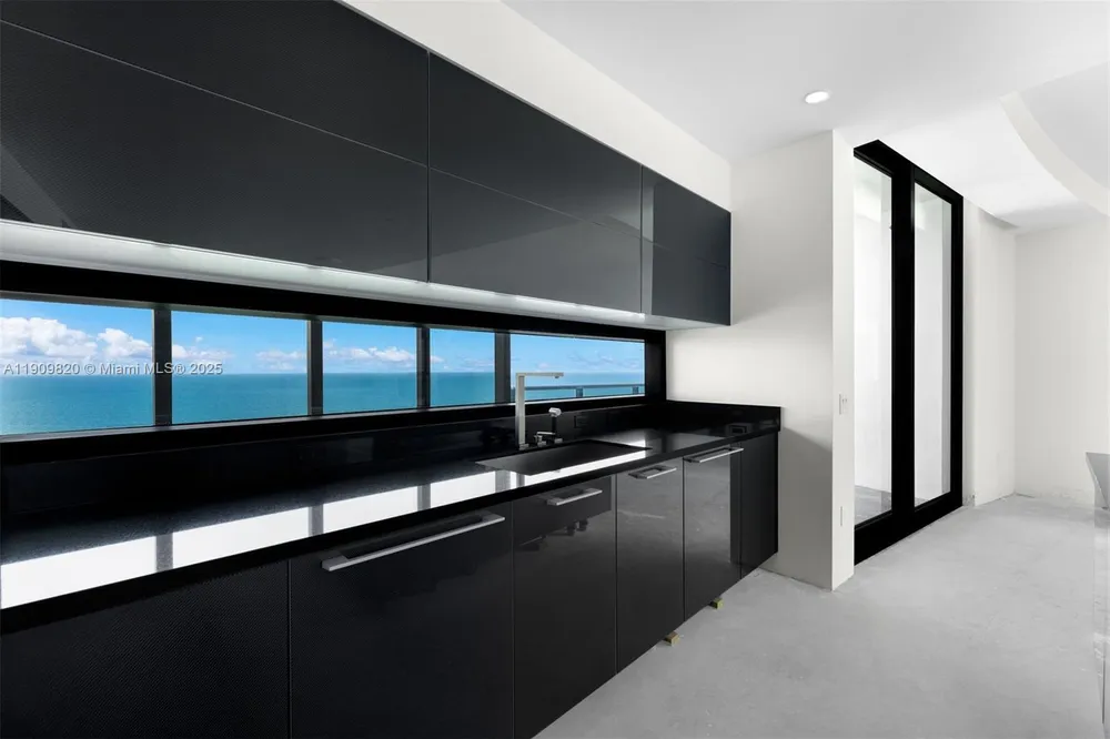 18555 Collins Ave, Sunny Isles Beach, FL 33160